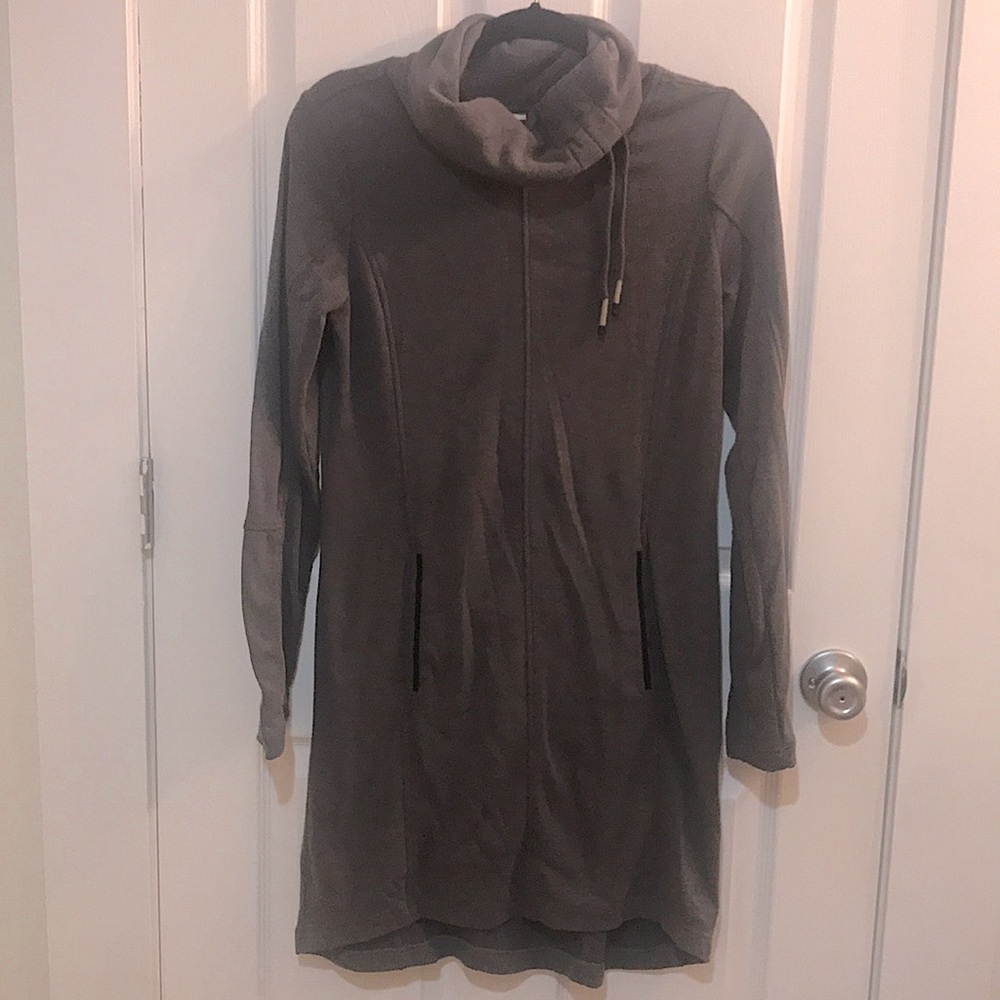 Long sleeve active dress with pockets